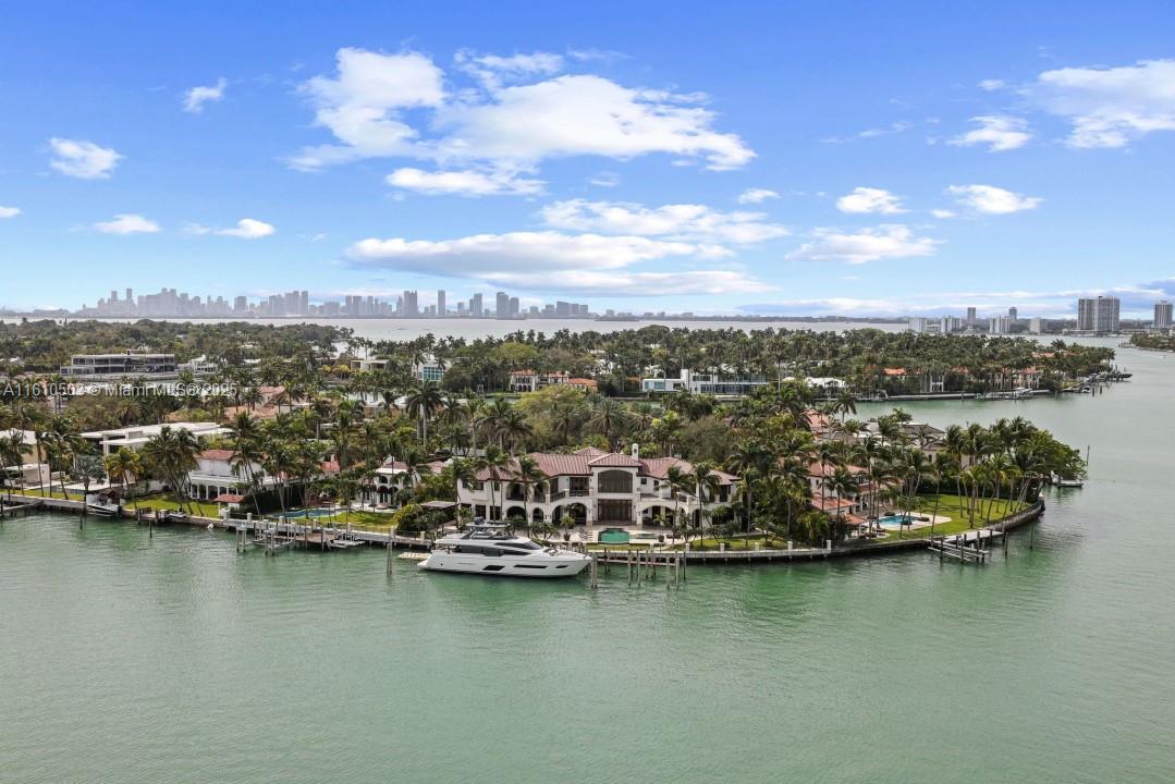 Apartamento à Venda em Miami Beach, FL