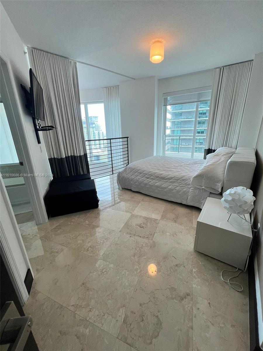 60 SW 13th St #3824, Miami FL 33130