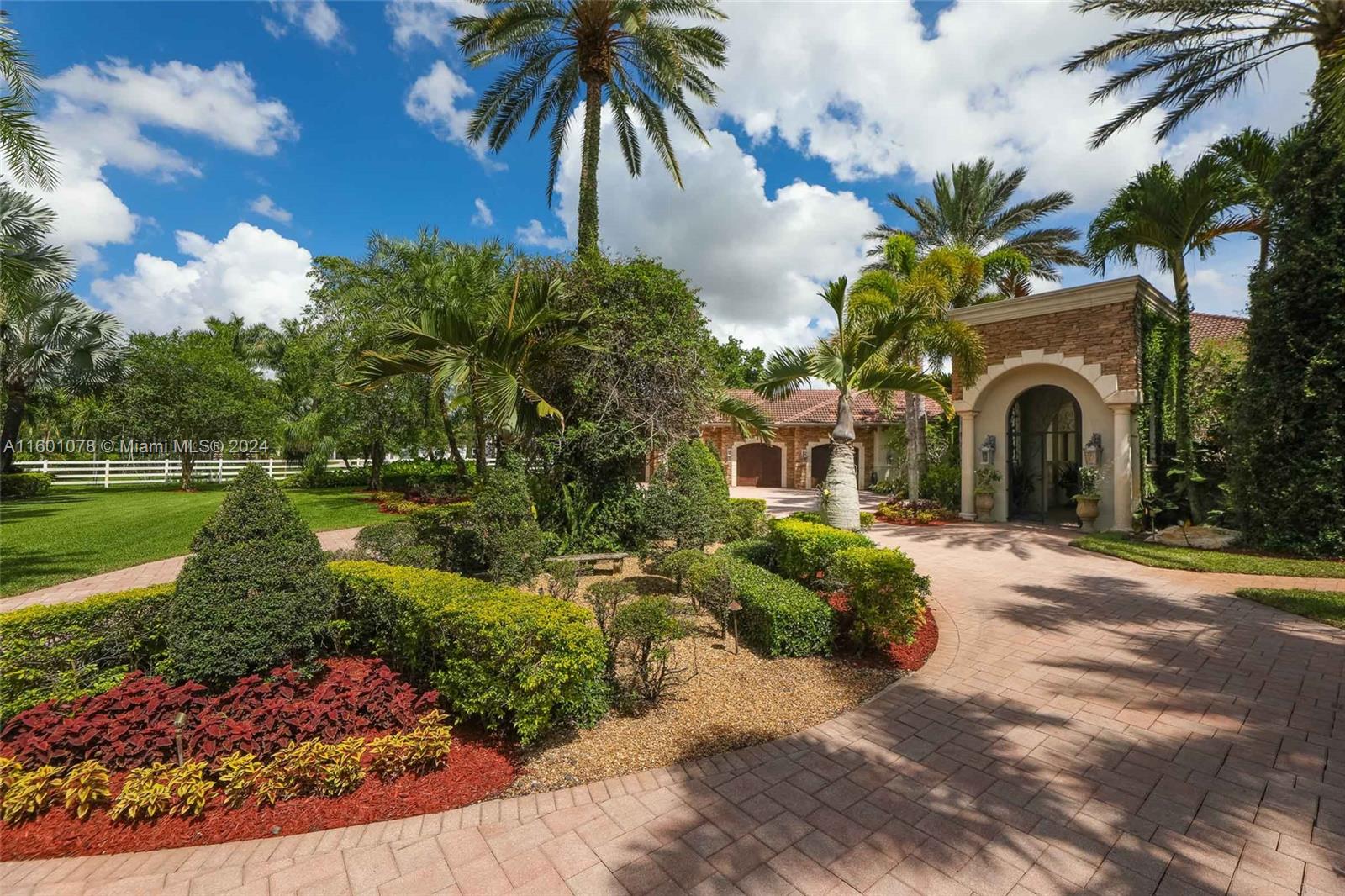 16740 Berkshire Ct, Southwest Ranches, Florida image 8