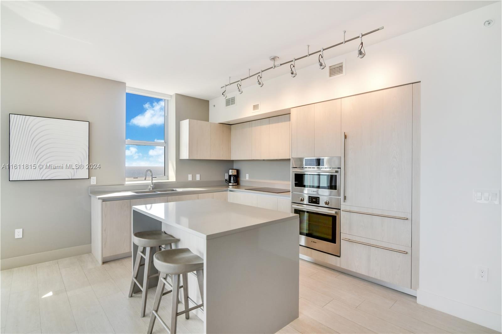 Residential, Hollywood, Florida image 3