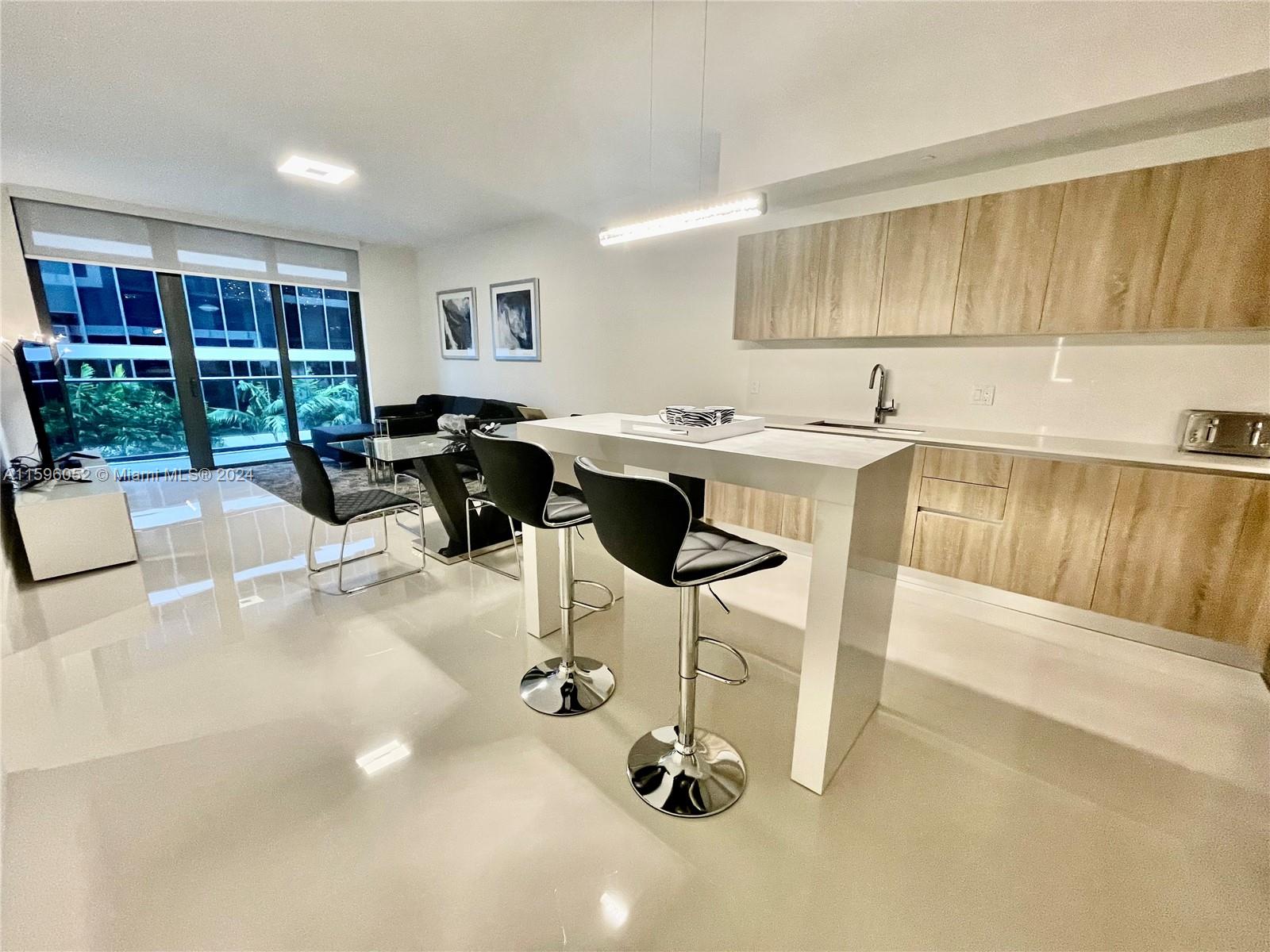Condo for Sale in Aventura, FL
