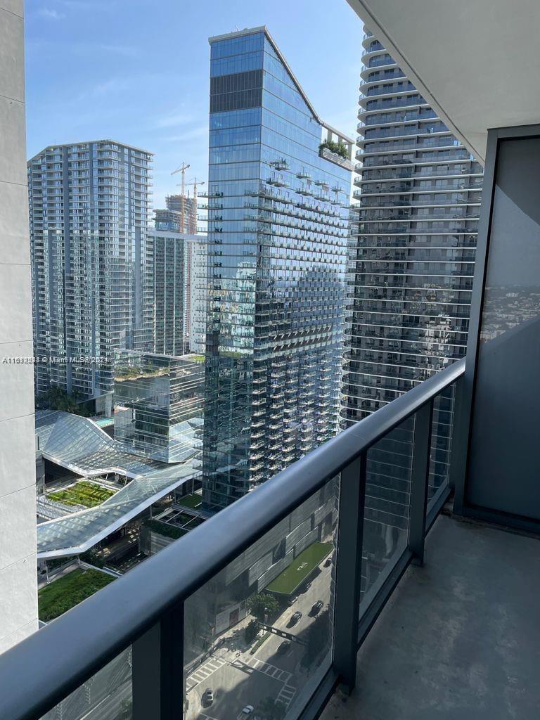 Great Furnished unit with spectacular city views from the 32 floor in the heart of Brickell. Unit comes fully furnished at no extra cost so you can move in immediately. Featuring tile floors throughout one and a half bathrooms, master bedrooms with walk in closet. Luxurious building with top of the line amenities, rooftop pool, Gym, Valet, business center, etc. 
Walking distance from City Centre shopping, Supermarkets, top restaurants and shops