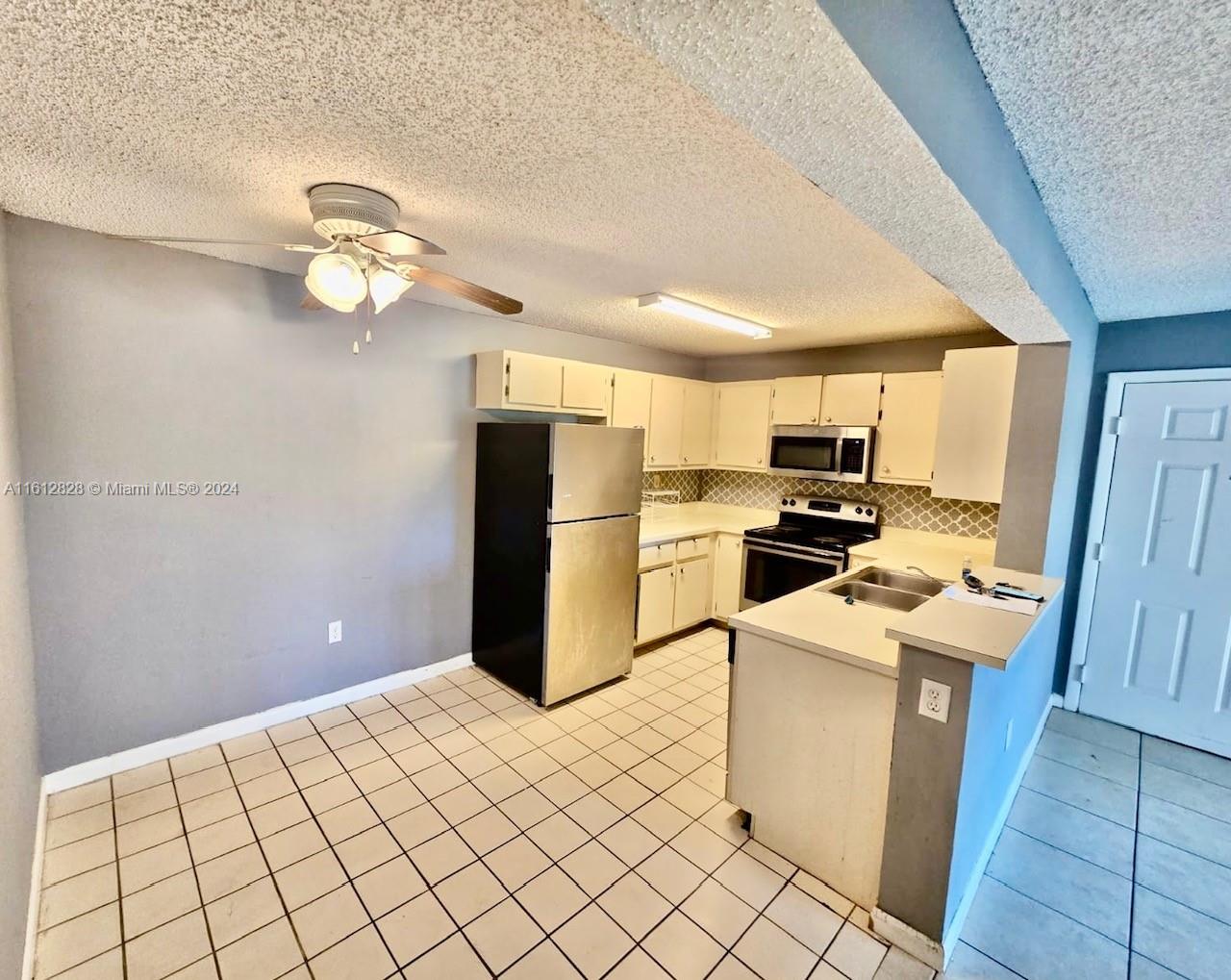 301 Palm Way #304, Pembroke Pines, Florida image 2