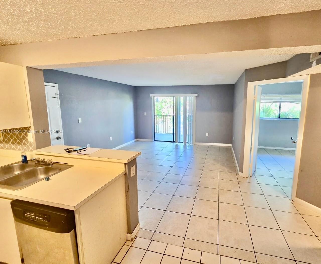 301 Palm Way #304, Pembroke Pines, Florida image 4