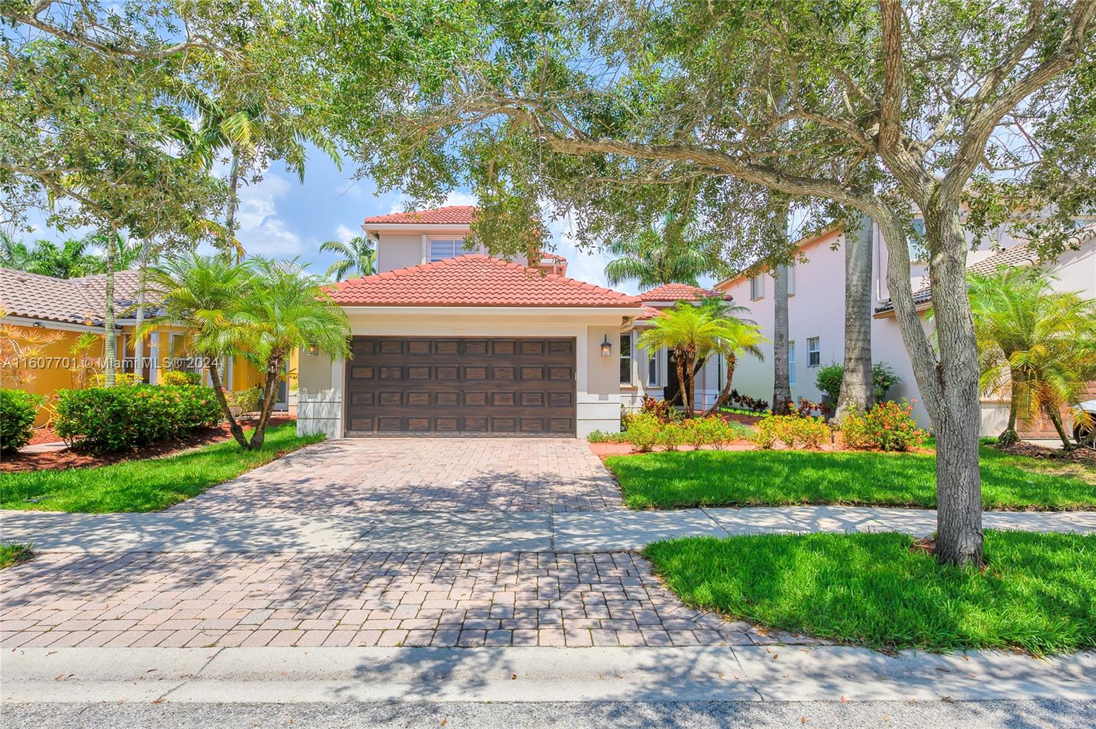 1632 NE Winterberry Ln, Weston, Florida image 1