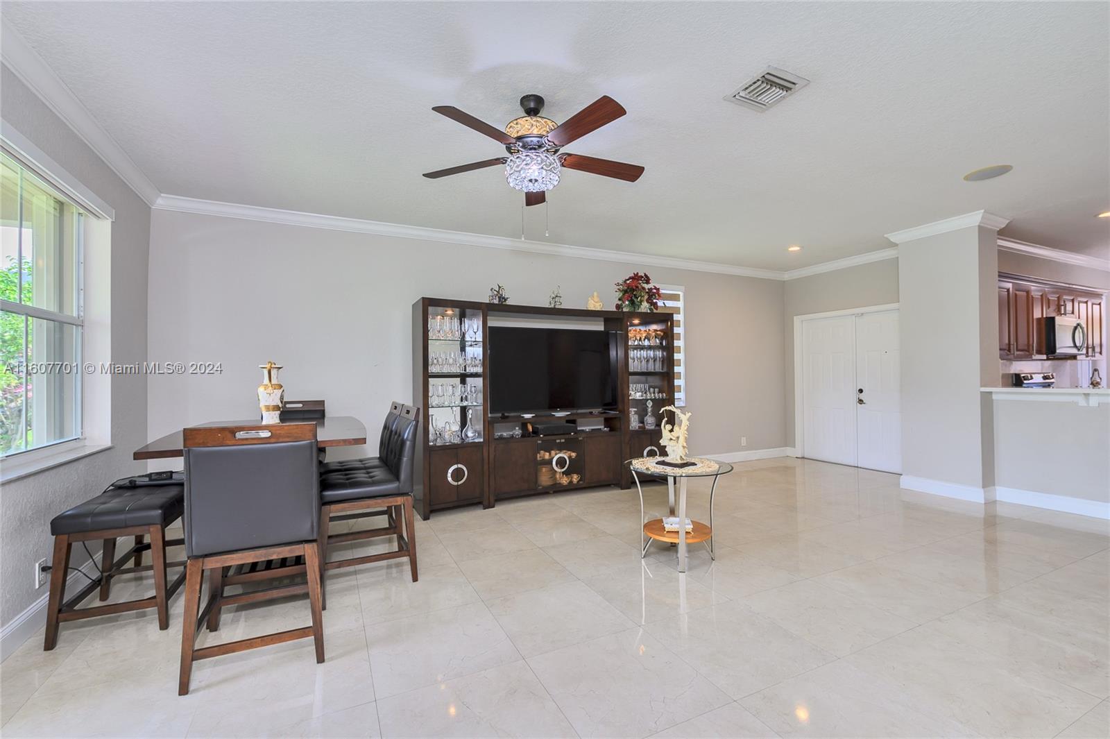 1632 NE Winterberry Ln, Weston, Florida image 6