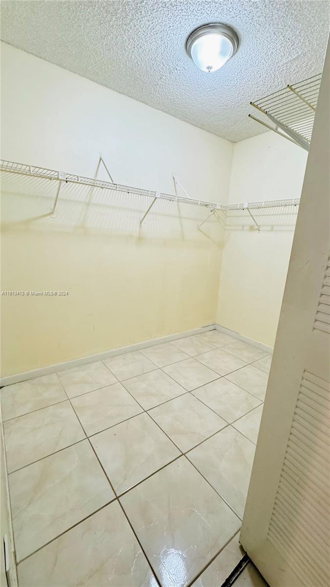 Residential, Hialeah, Florida image 4