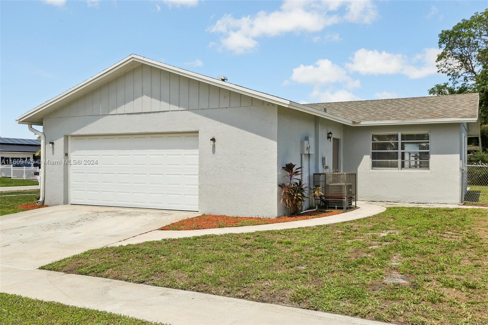 7830 NW 47th St, Lauderhill, Florida image 36