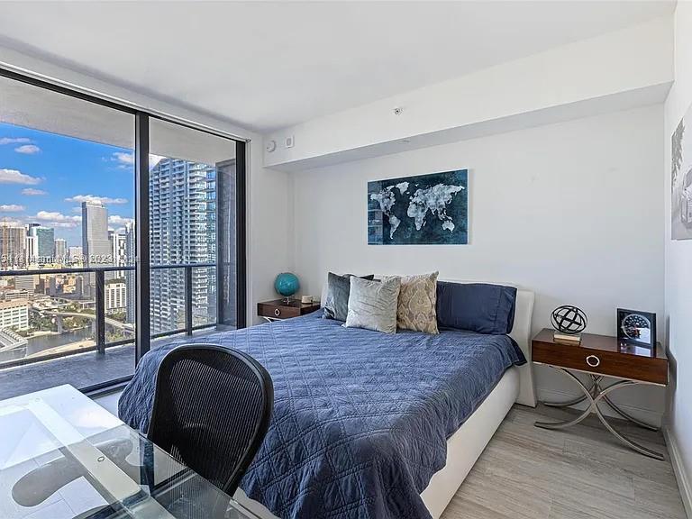 45 SW 9th St #3109, Miami FL 33130
