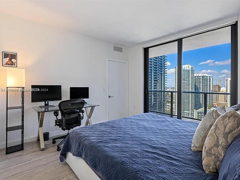 45 SW 9th St #3109, Miami FL 33130