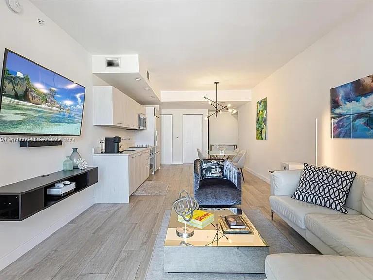 45 SW 9th St #3109, Miami FL 33130