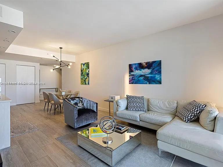 45 SW 9th St #3109, Miami FL 33130