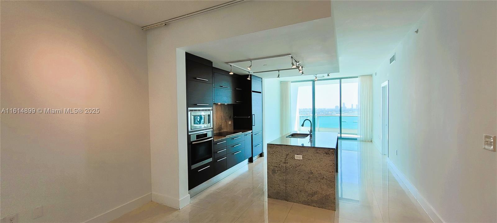 900 Biscayne Blvd #2503, Miami FL 33132