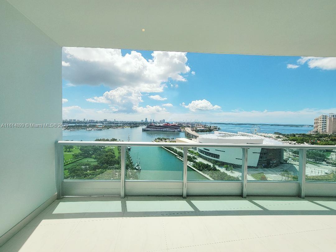 900 Biscayne Blvd #2503, Miami FL 33132