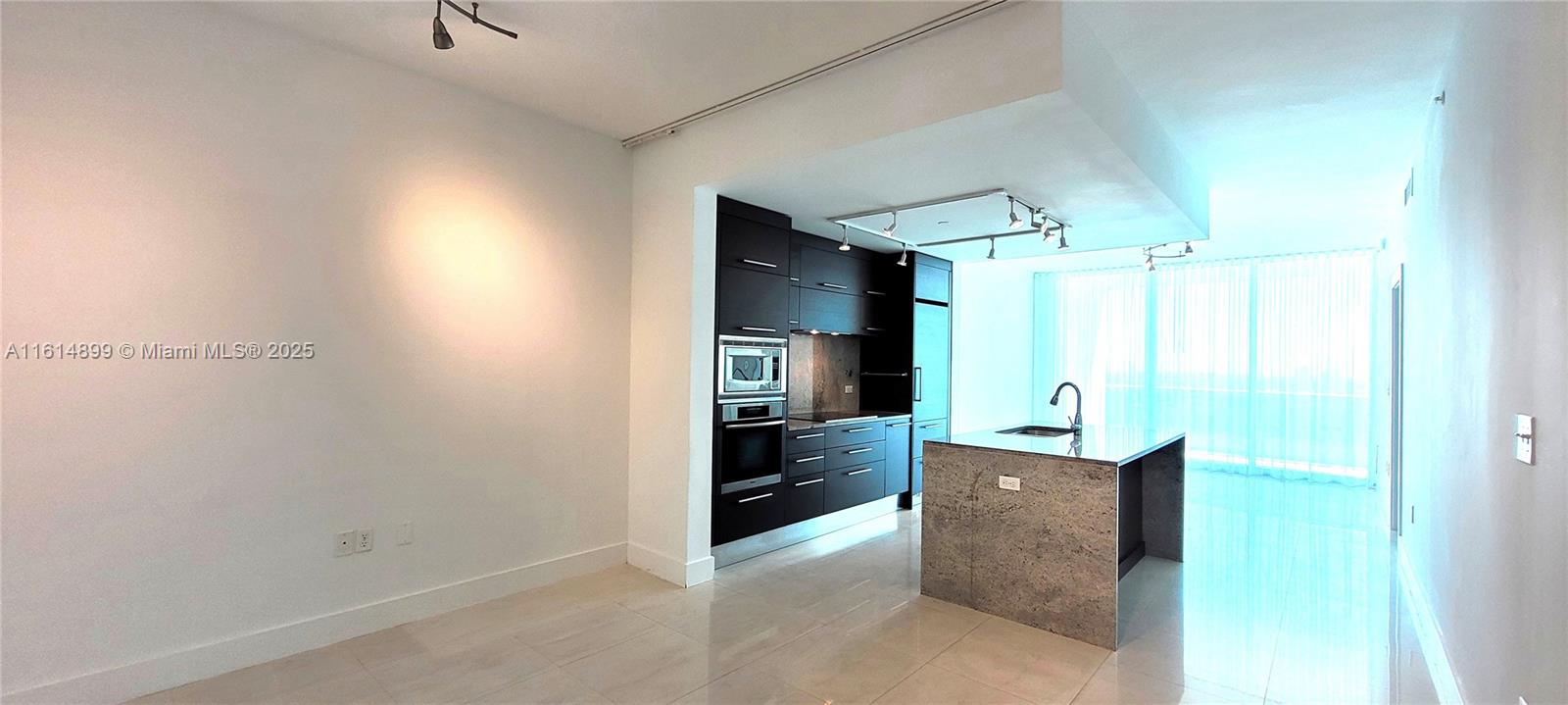 900 Biscayne Blvd #2503, Miami FL 33132