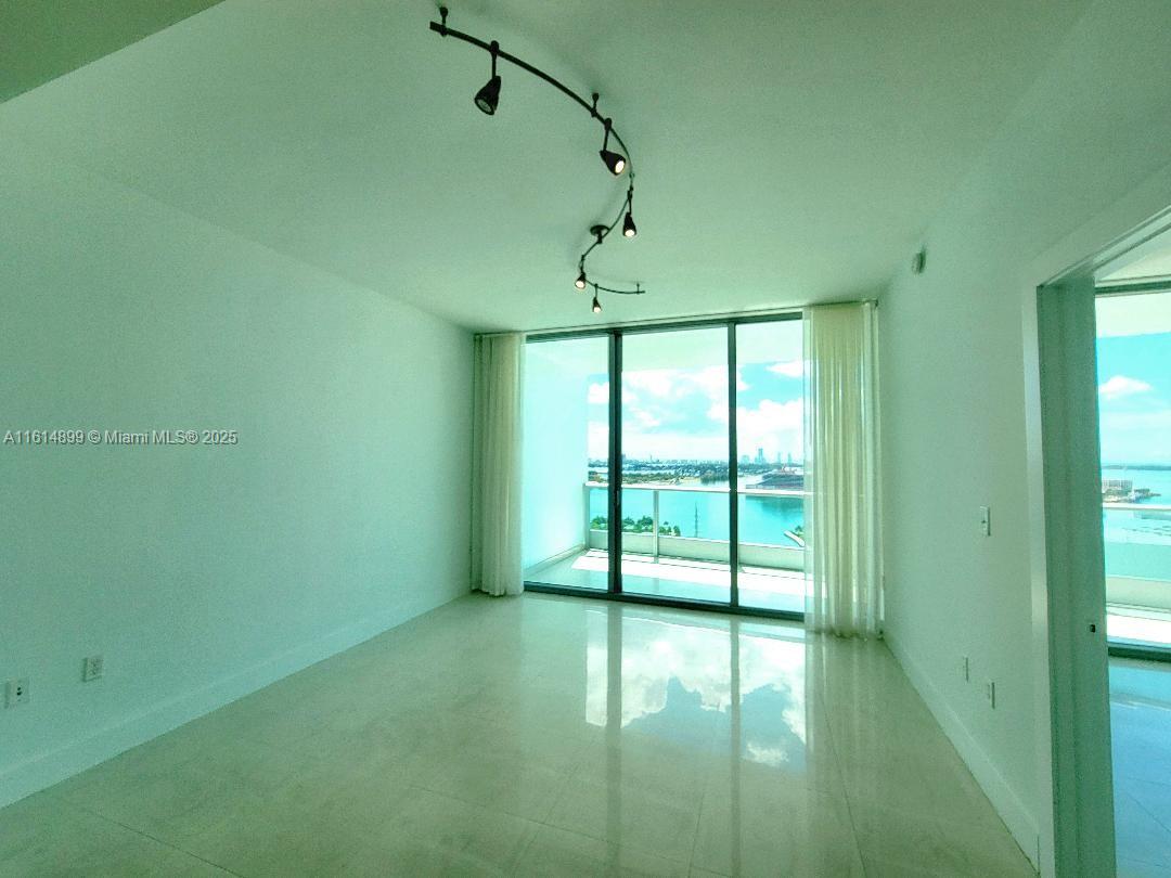 900 Biscayne Blvd #2503, Miami FL 33132