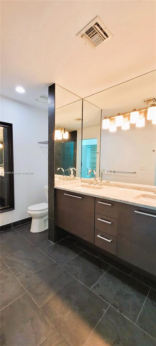 900 Biscayne Blvd #2503, Miami FL 33132