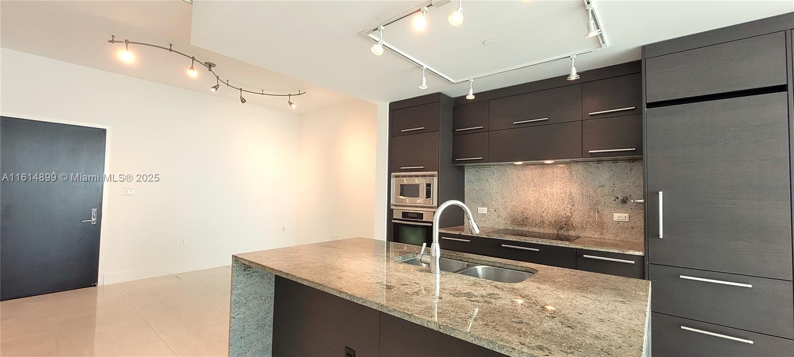 900 Biscayne Blvd #2503, Miami FL 33132