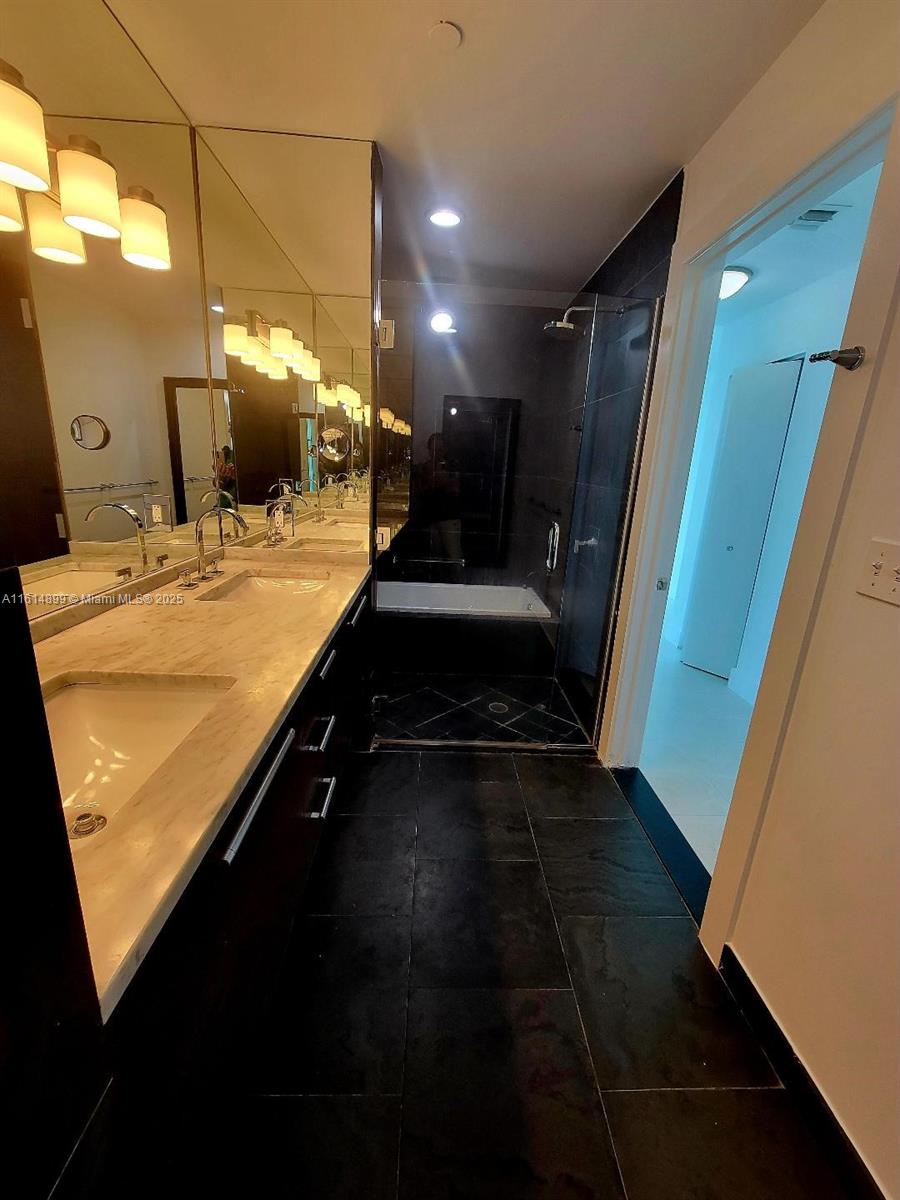 900 Biscayne Blvd #2503, Miami FL 33132