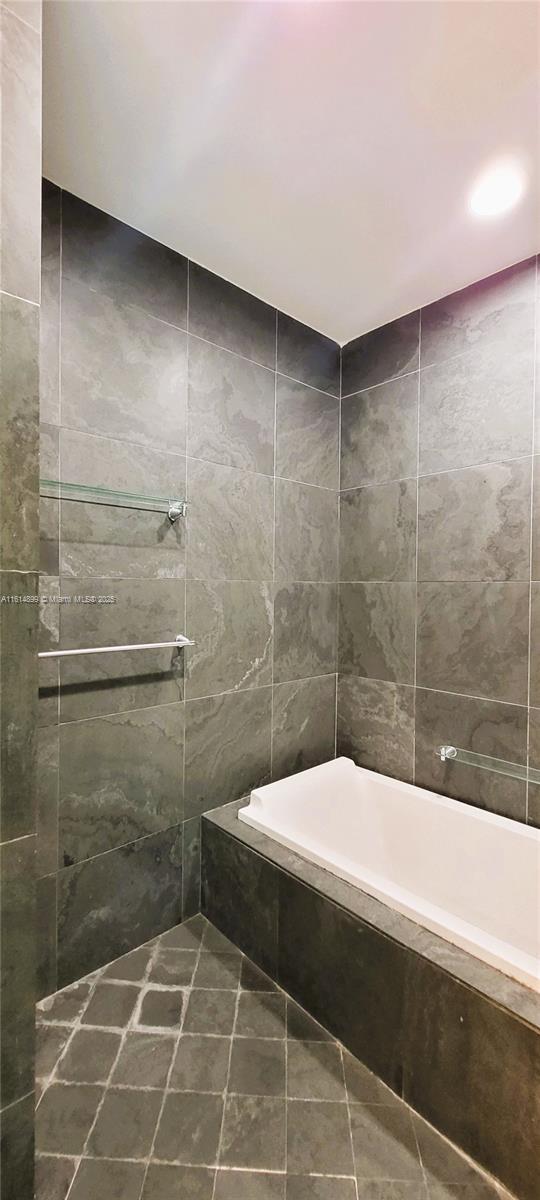 900 Biscayne Blvd #2503, Miami FL 33132