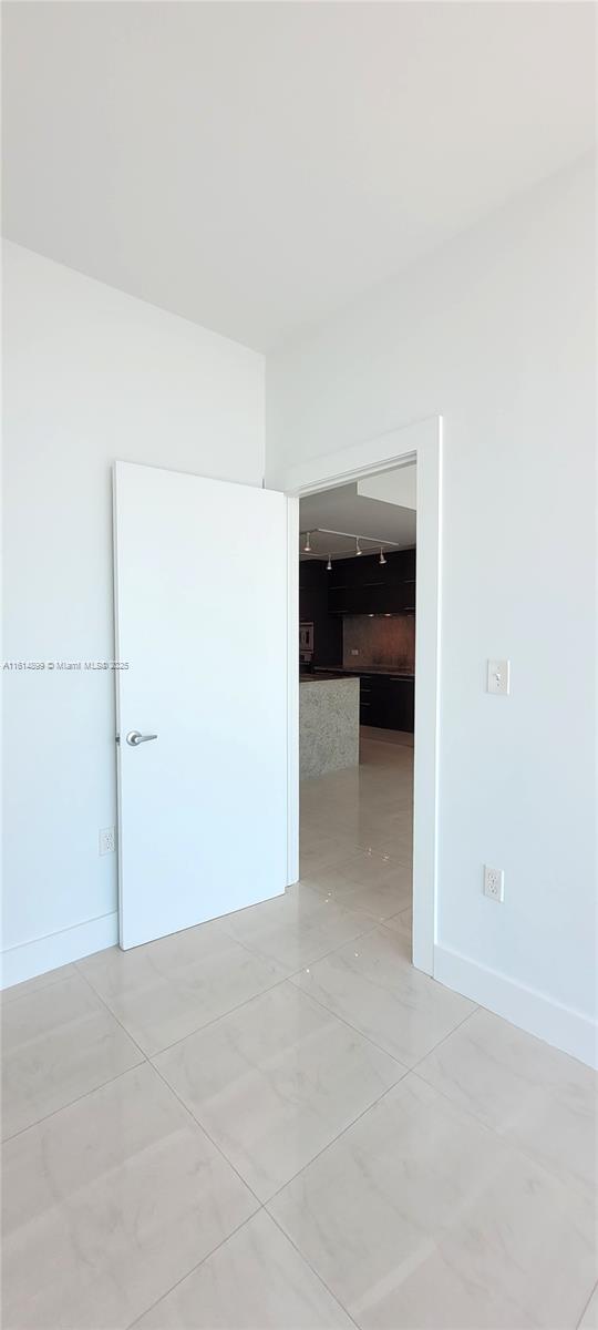 900 Biscayne Blvd #2503, Miami FL 33132