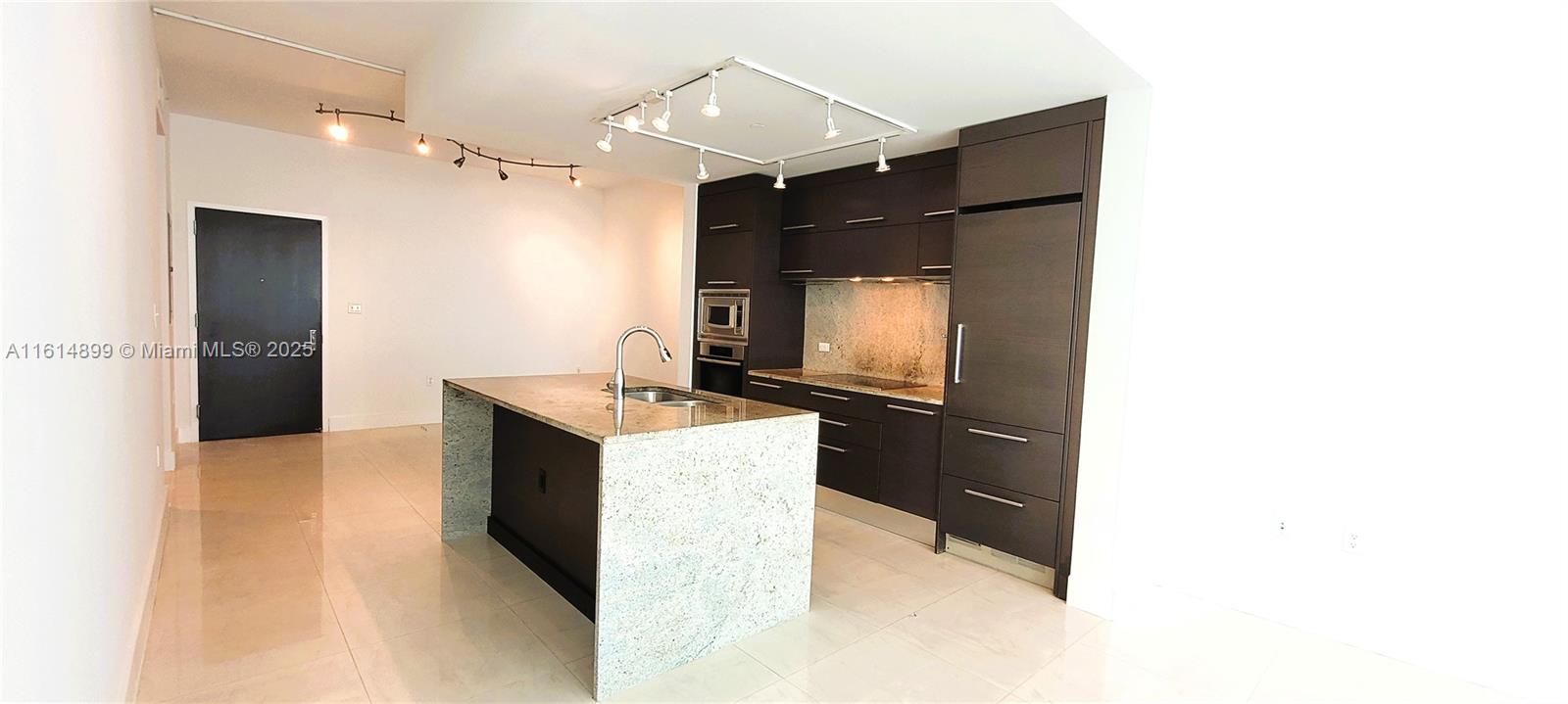 900 Biscayne Blvd #2503, Miami FL 33132
