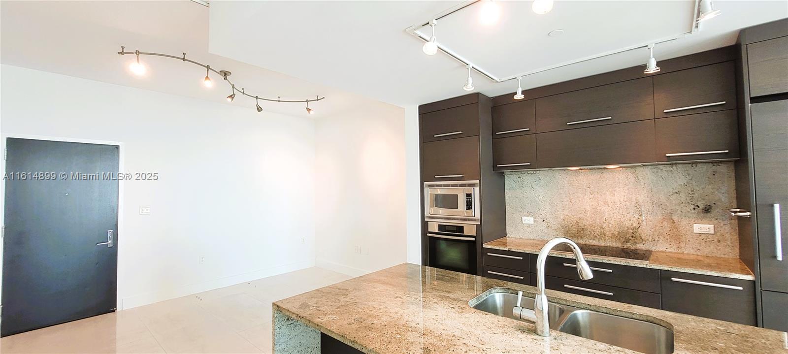 900 Biscayne Blvd #2503, Miami FL 33132