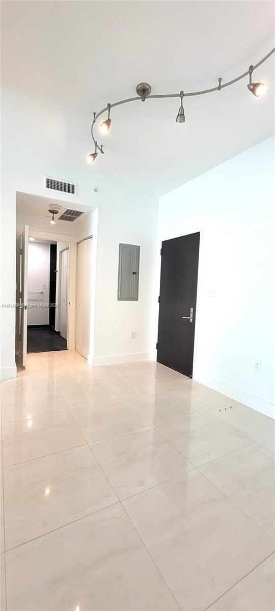 900 Biscayne Blvd #2503, Miami FL 33132