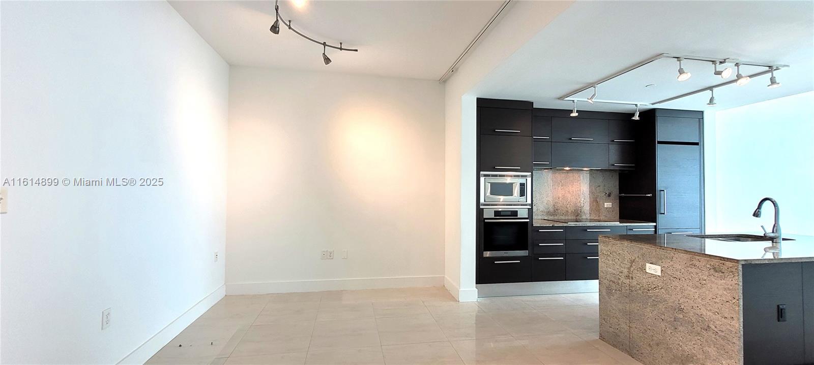 900 Biscayne Blvd #2503, Miami FL 33132