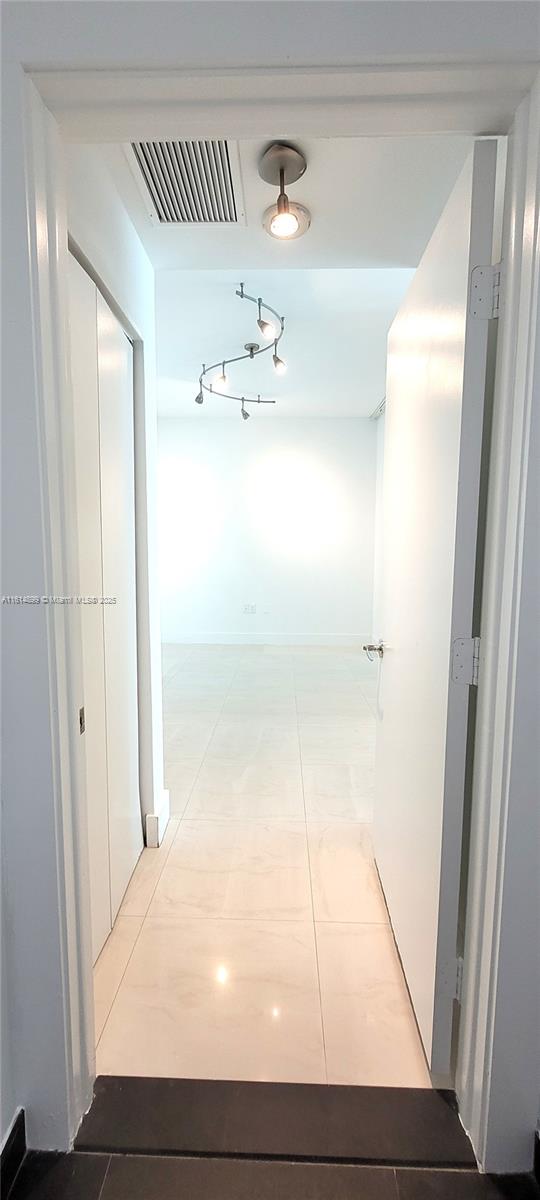 900 Biscayne Blvd #2503, Miami FL 33132