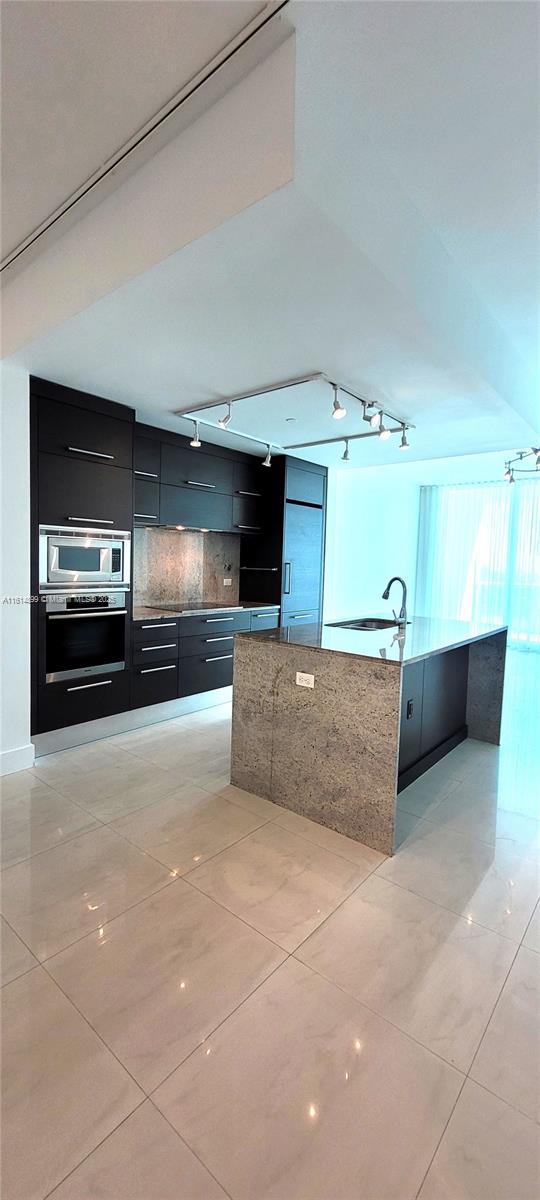 900 Biscayne Blvd #2503, Miami FL 33132