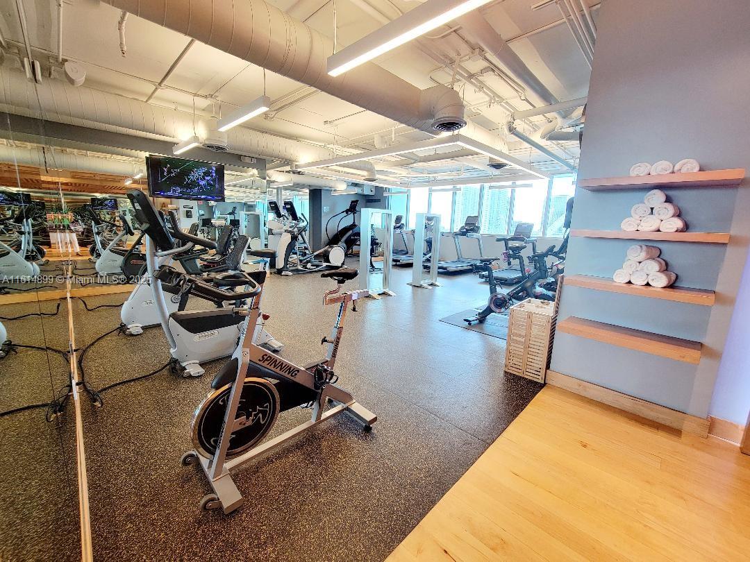 900 Biscayne Blvd #2503, Miami FL 33132