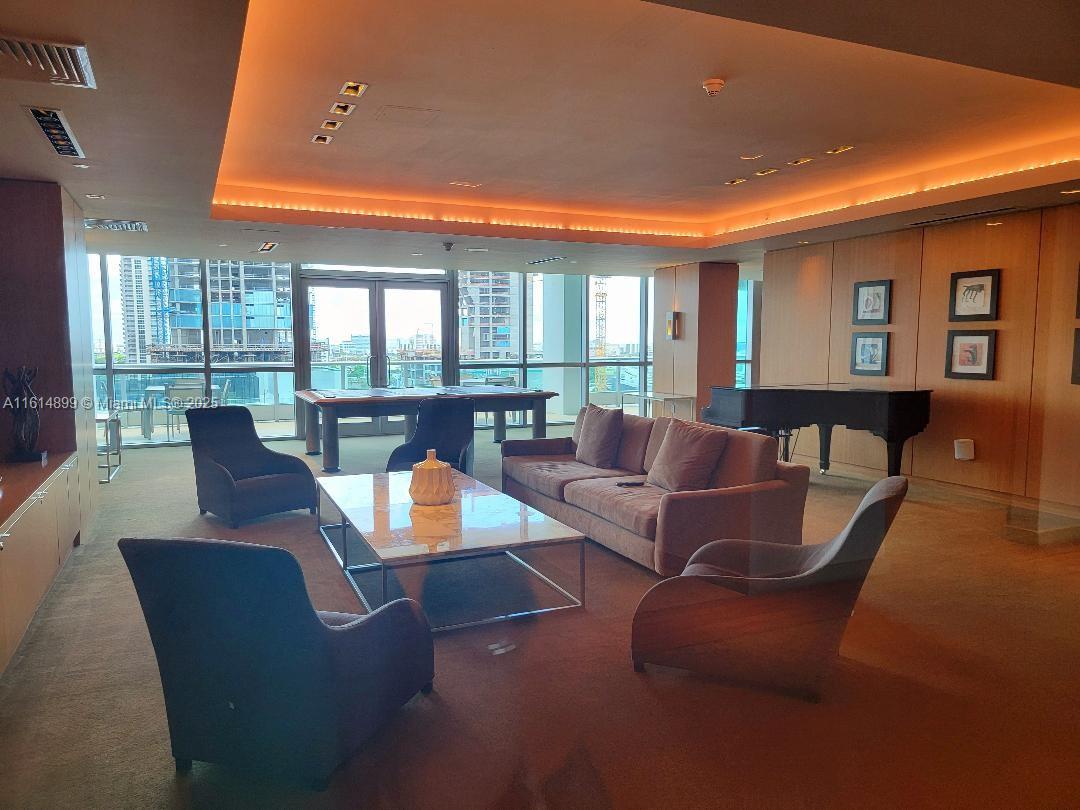 900 Biscayne Blvd #2503, Miami FL 33132