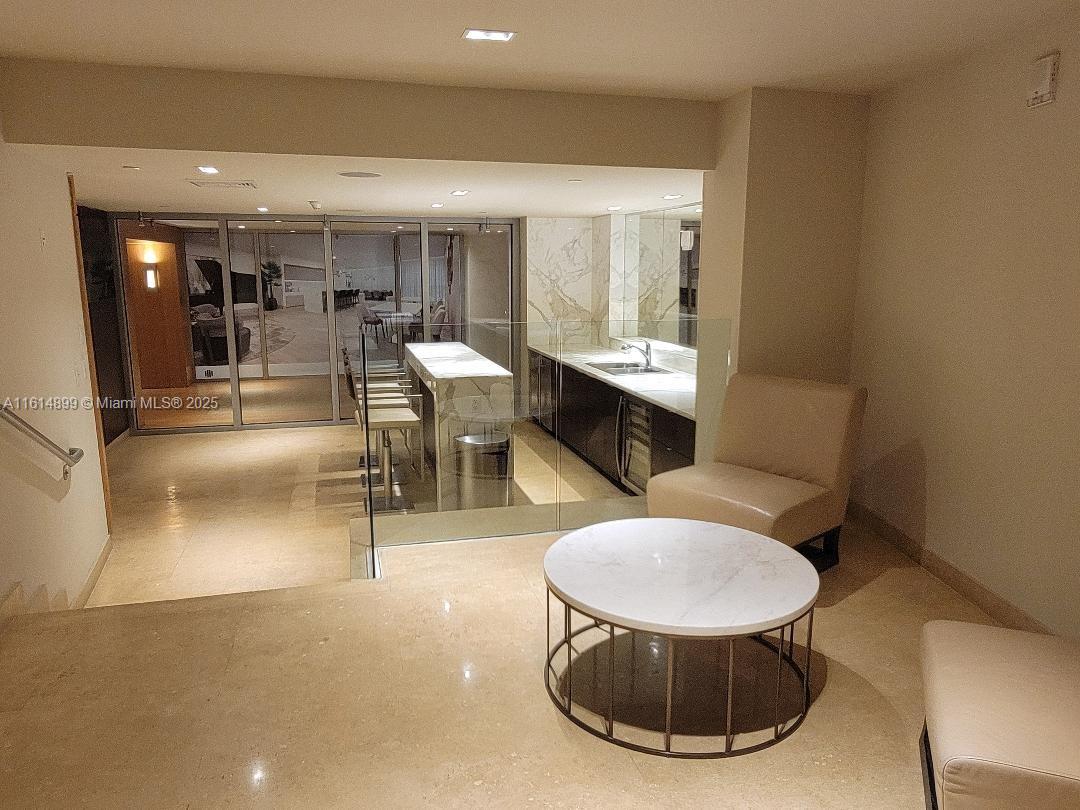 900 Biscayne Blvd #2503, Miami FL 33132