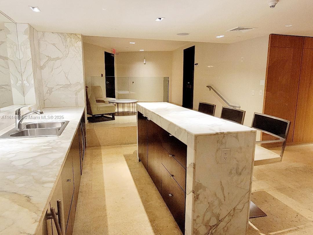 900 Biscayne Blvd #2503, Miami FL 33132