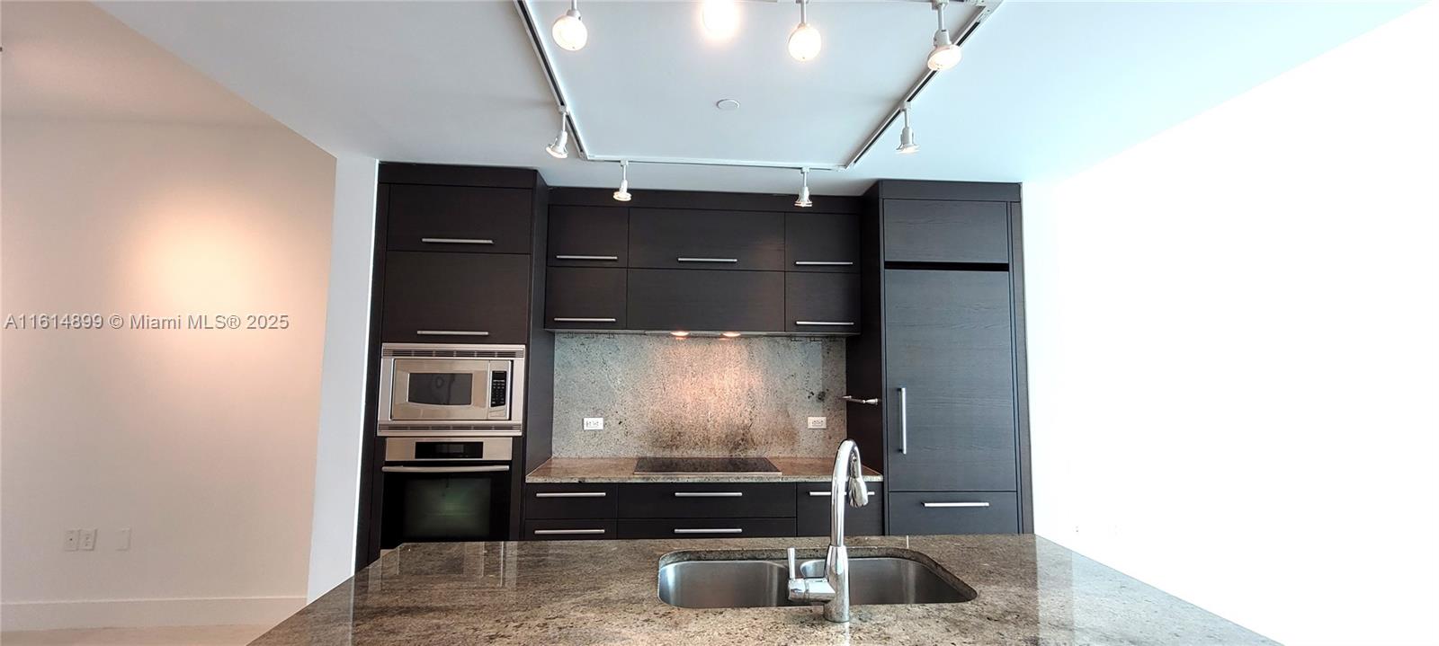 900 Biscayne Blvd #2503, Miami FL 33132