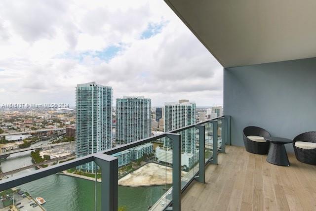 AMAZING 1BED/1.5 APARTMENT @BRICKELL CITY CENTRE WITH BIG BALCONY FACING MIAMI RIVER AND CITY SKYLINE, WITH A SPECTACULAR SUNSET EVERY AFTERNOON,ON A 35TH FLOOR. IS A RESORT STYLE WITH EXCLUSIVE AMENITIES, 2 POOLS, SPA,GYM, WIFI, AND CABLE IS INCLUDED, 24/7 VALET & CONCIERGE. THE UNIT IS THE BIGEST LAYOUT OF A 1BEDROOM APAR. WITH BOSCH APPLIANCES , WINE CELLAR AND GE WASHER/DRYER.