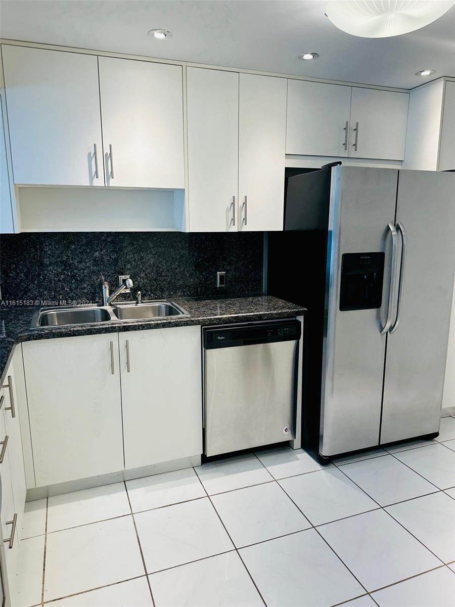 3675 N Country Club Dr #109, Aventura, Florida image 5