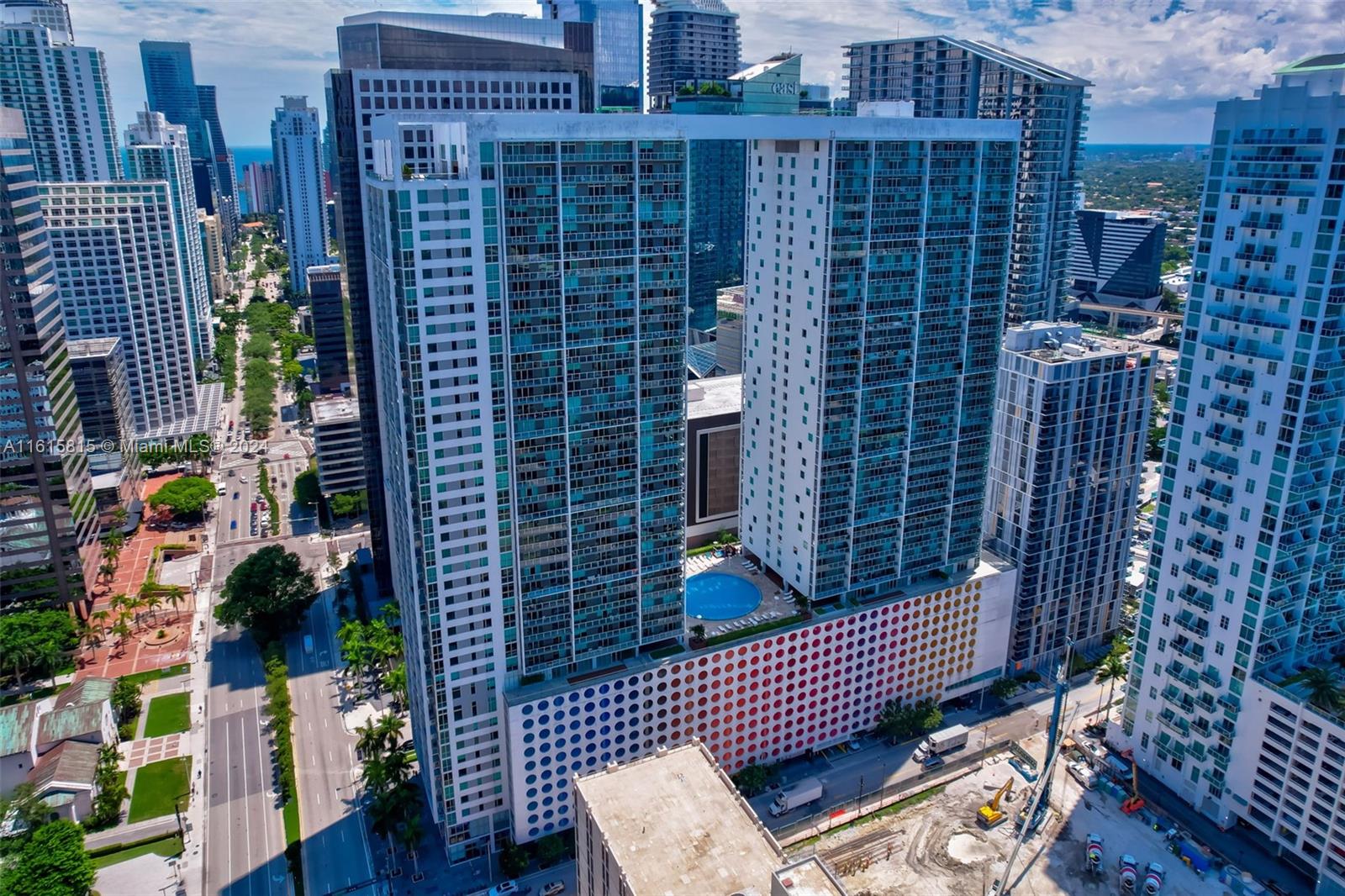 Beautifully updated with new floors, this spacious and bright corner unit is perched on the 39th floor of 500 Brickell’s East Tower. Enjoy stunning views of Brickell's skyline and Biscayne Bay, plus amazing sunsets from the expansive balcony. The split floor plan features large bedrooms, with the primary bath offering a double vanity, shower, and tub. The open kitchen includes SS appliances and Italian cabinetry. Side windows brighten the living/dining areas and second bedroom. Resort-style amenities: two pools (one rooftop), party rooms, fitness center, theater, and valet. Prime location near Brickell City Centre, Metromover, and Miami River. Electric car charging stations available. Rent includes cable and internet. Short term rentals considered.