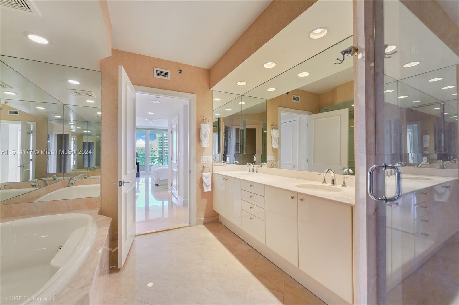 791 Crandon Blvd #704, Key Biscayne FL 33149