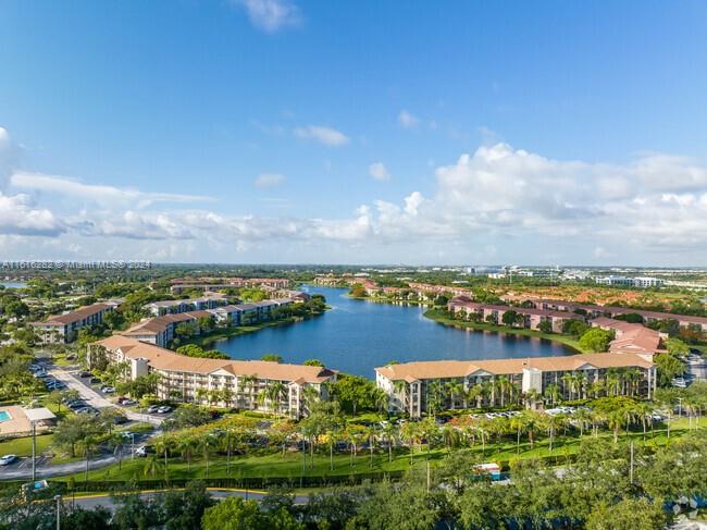 Residential, Pembroke Pines, Florida image 2