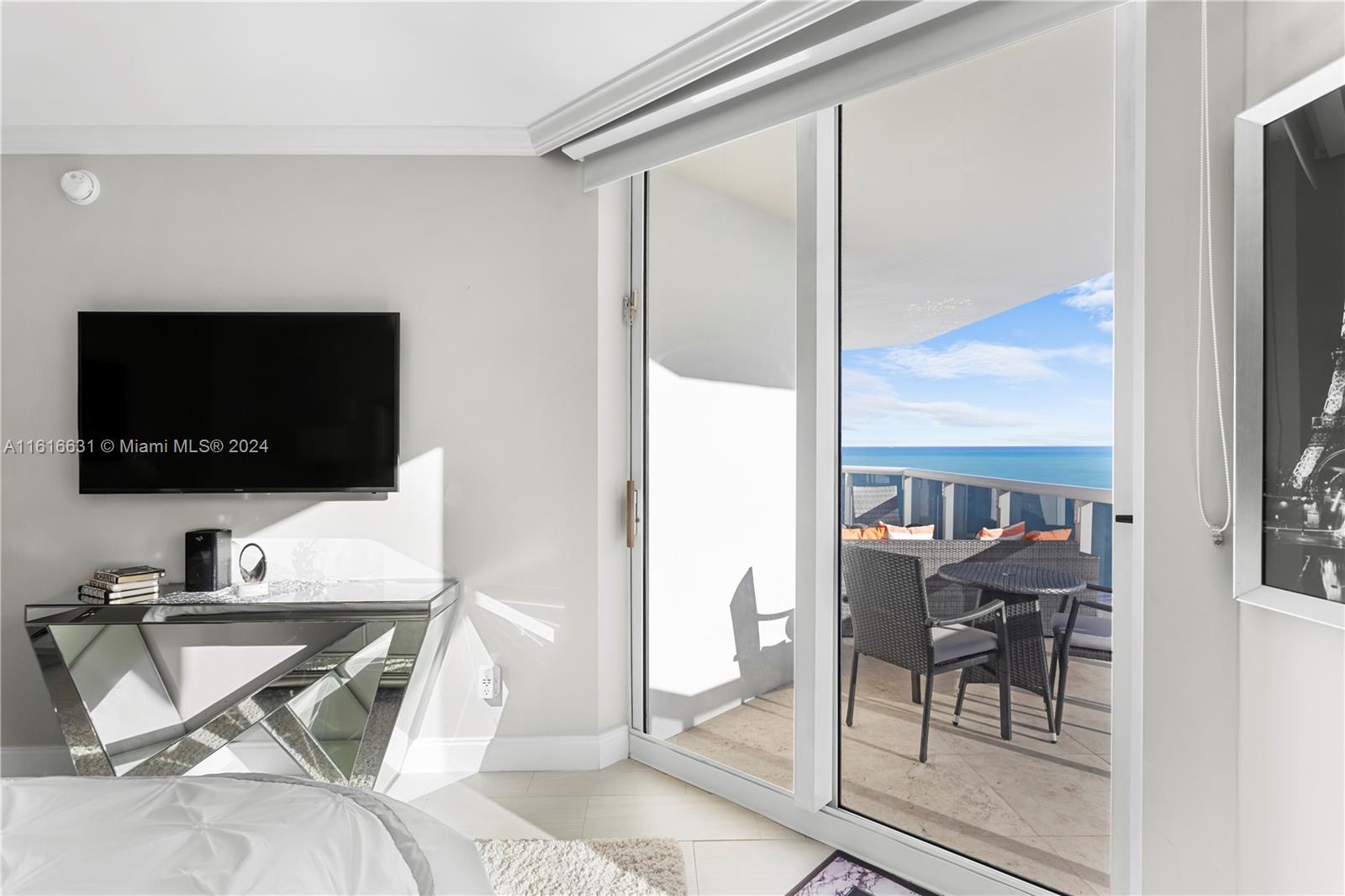 4775 Collins Ave #1604, Miami Beach FL 33140