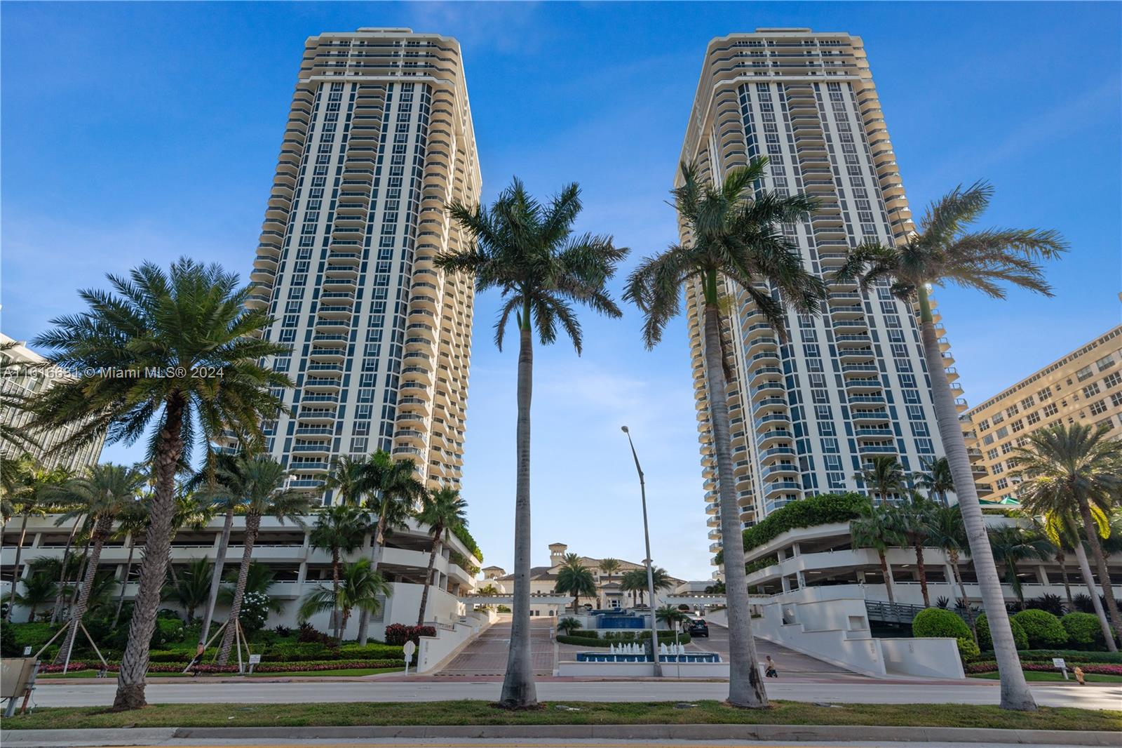 4775 Collins Ave #1604, Miami Beach FL 33140