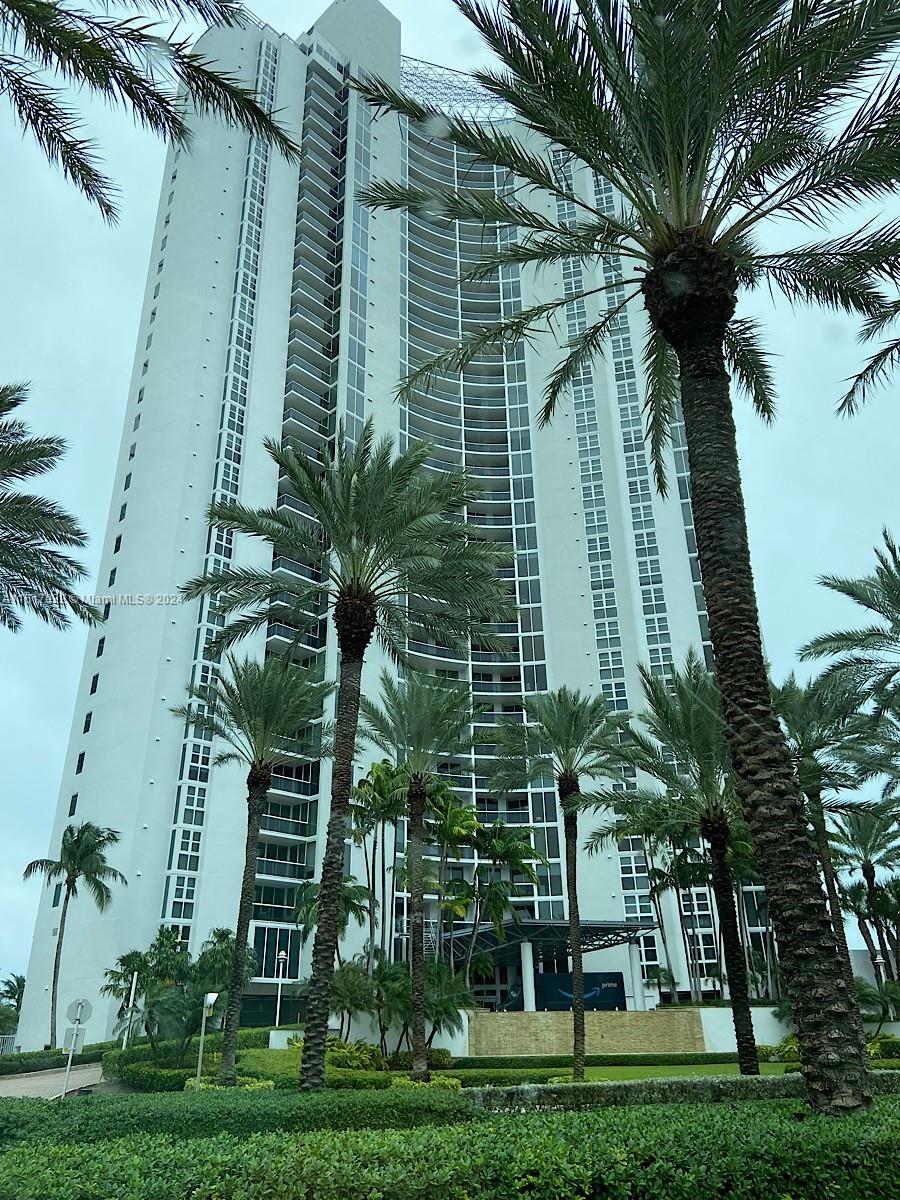 Apartamento para Alugar em Sunny Isles Beach, FL