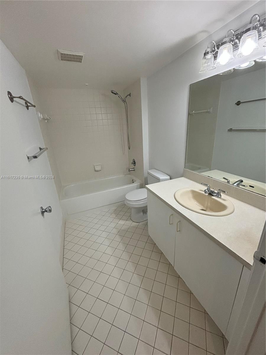 13105 SW 16th Ct #212L, Pembroke Pines, Florida image 11