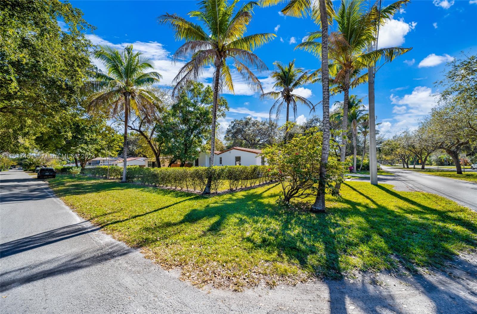 12075 NE 10th Ave, Biscayne Park, Florida image 33