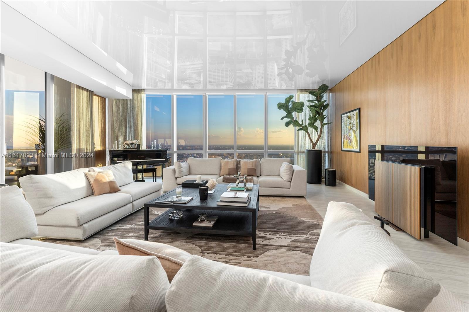 Apartamento à Venda em Miami, FL