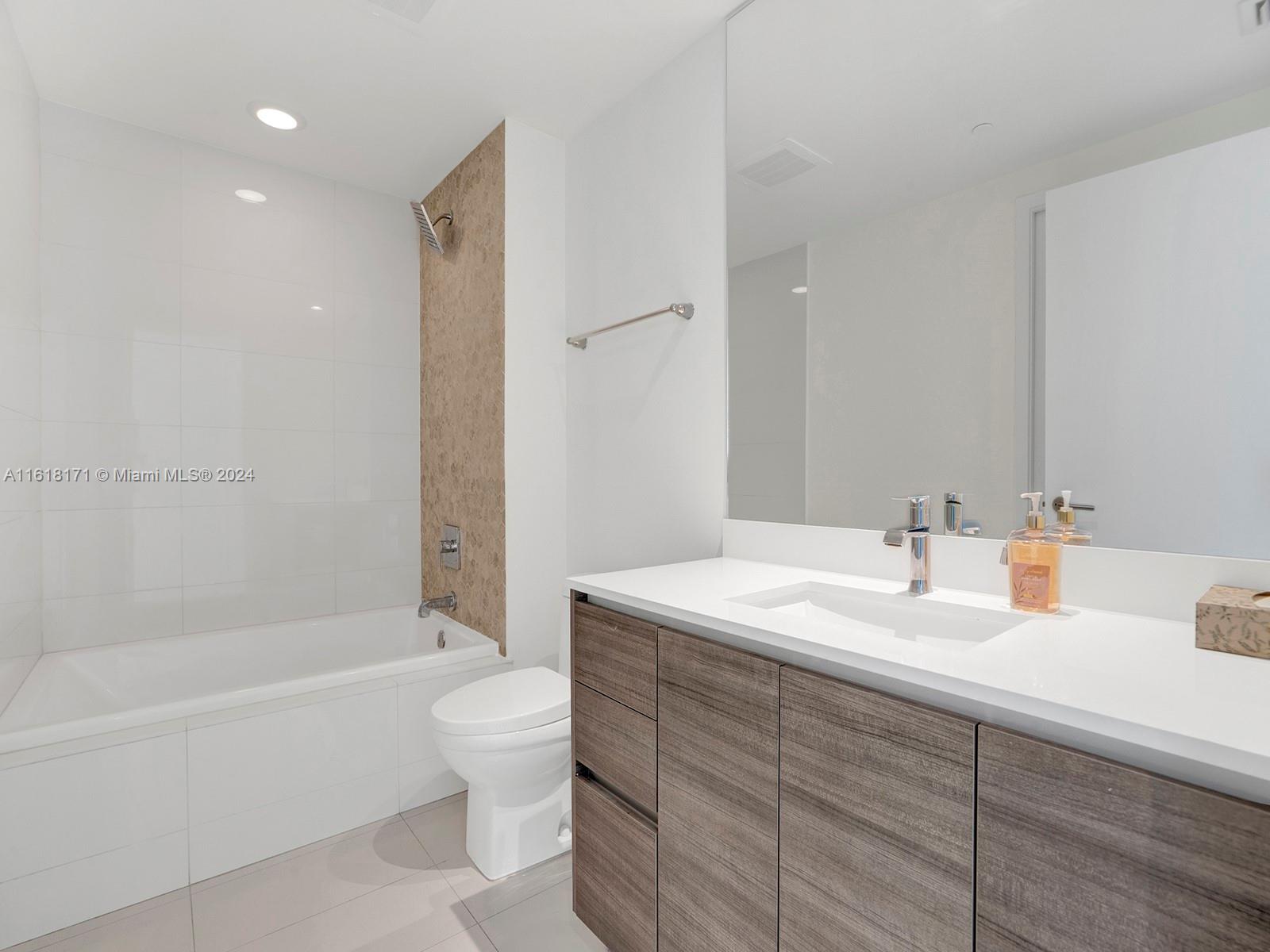 1100 S Miami Ave #3704, Miami FL 33130
