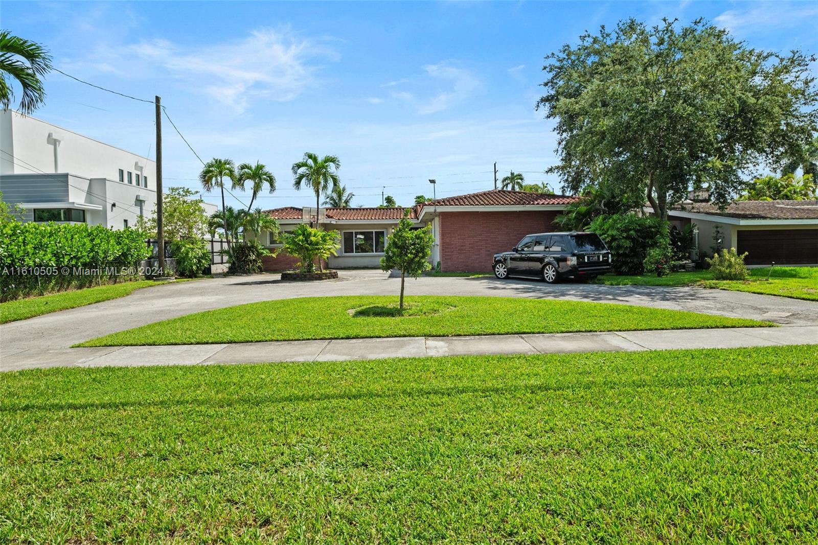 85 S Royal Poinciana Blvd, Miami Springs, Florida image 1