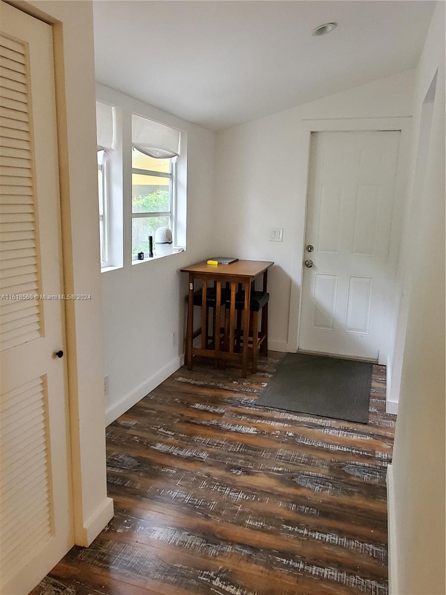 Listing Photo 11